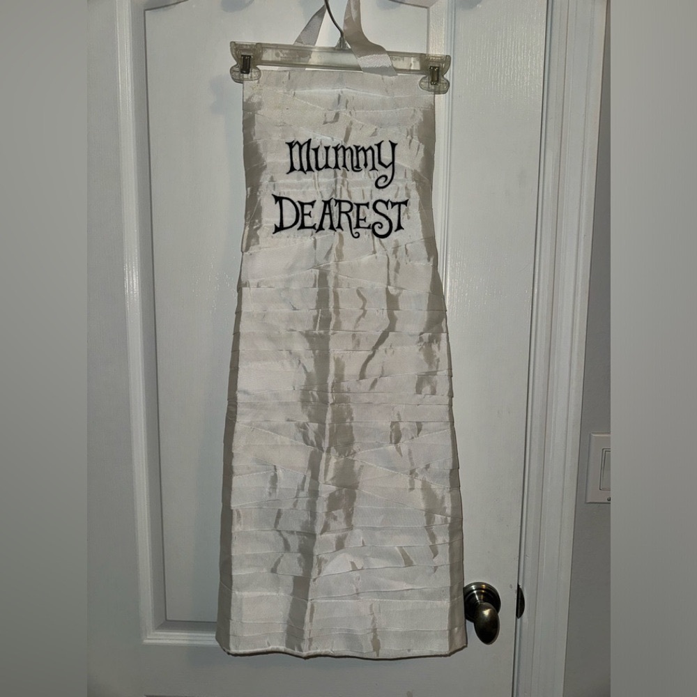 NWT Mummy Dearest Apron by Grasslands Road